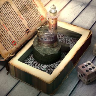 Ein offenes altes Buch mit einem kleinen Leuchtturm und antiken Würfeln auf Holzplanken.